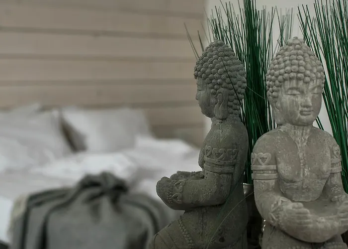 Хотел The Mint - Saint 2*